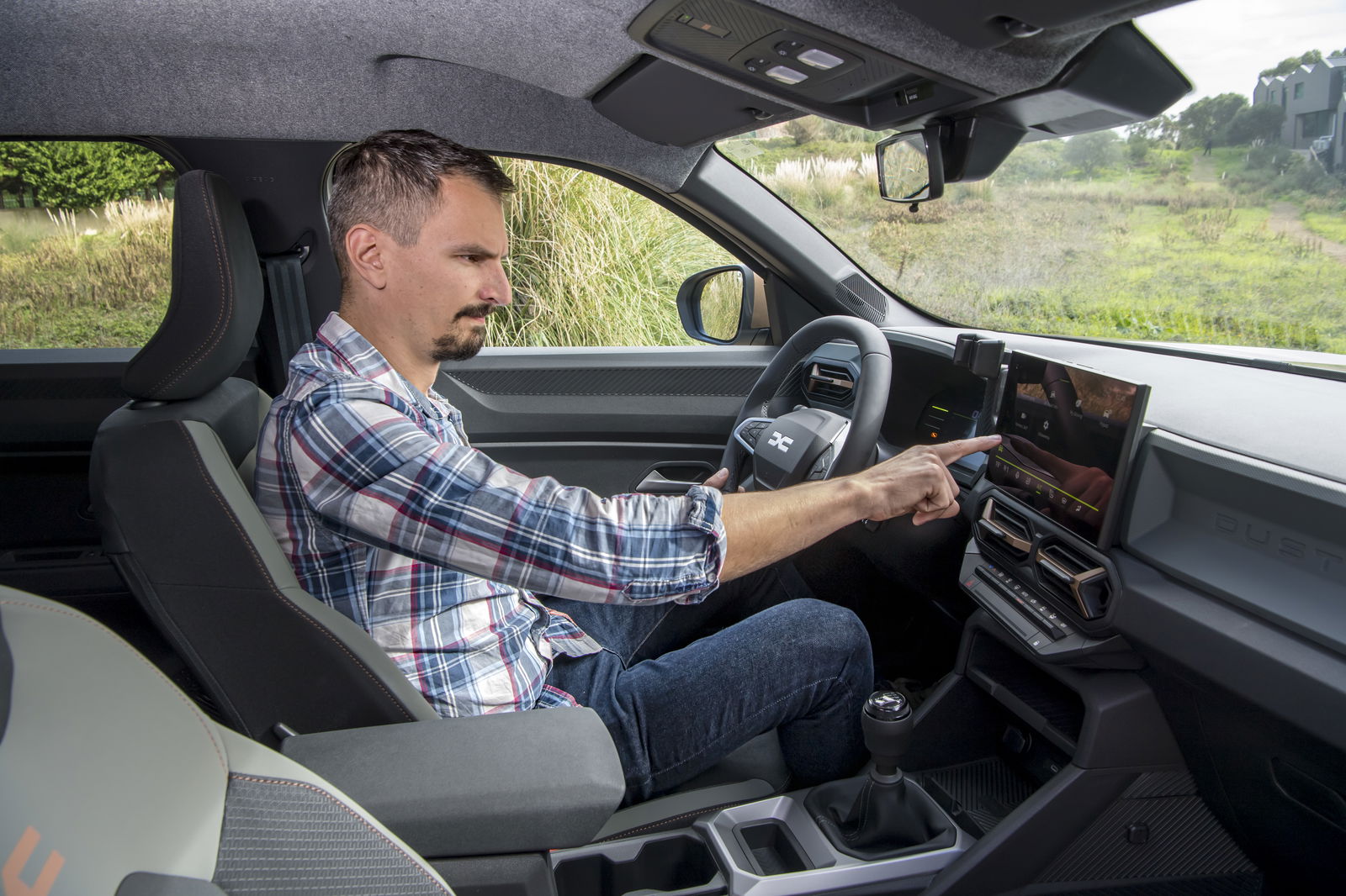 2024 Dacia Duster - infotainment operation